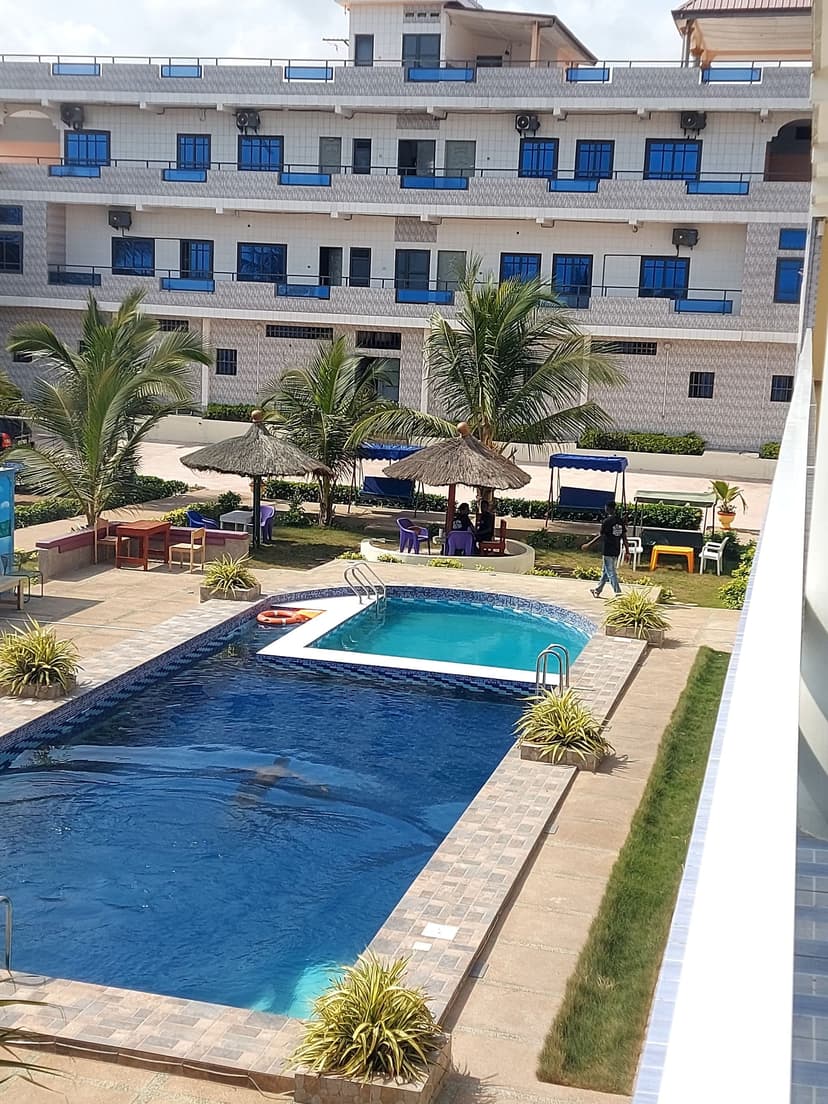 Piscine panoramique vue Océan Atlantique à TOGOLIVING, Lomé Togo